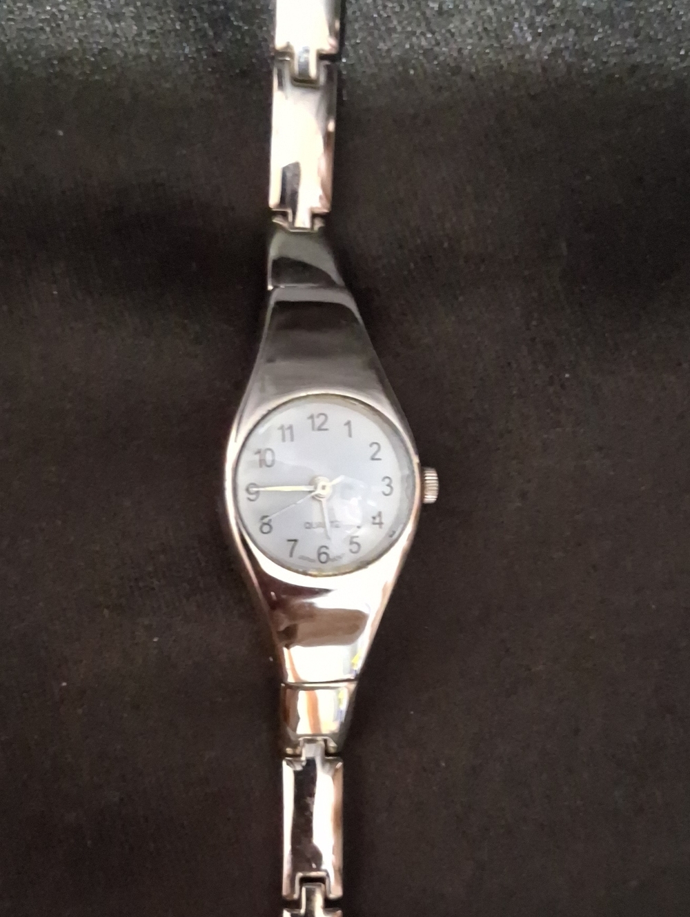 Women's Silver-Tone Quartz Bracelet Watch - White Dial - New Battery